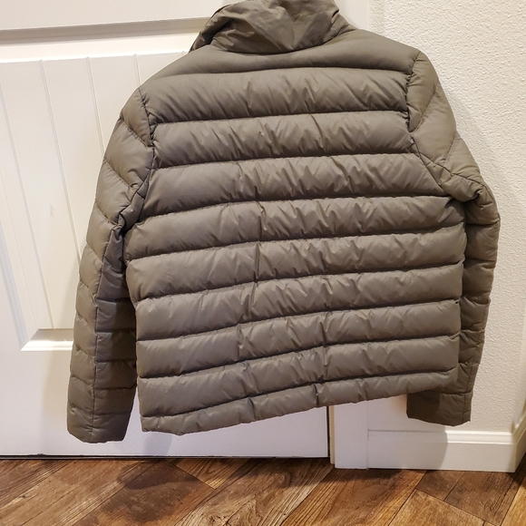 Levi's olive green puffer jacket size medium - Picture 2 of 6